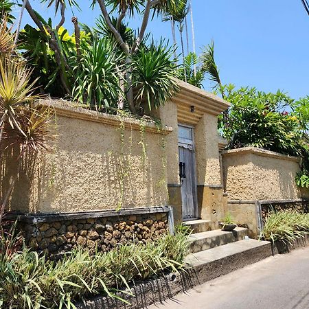 Villa Nesanur - Comfortable & Spacious Beachside Sanur ภายนอก รูปภาพ
