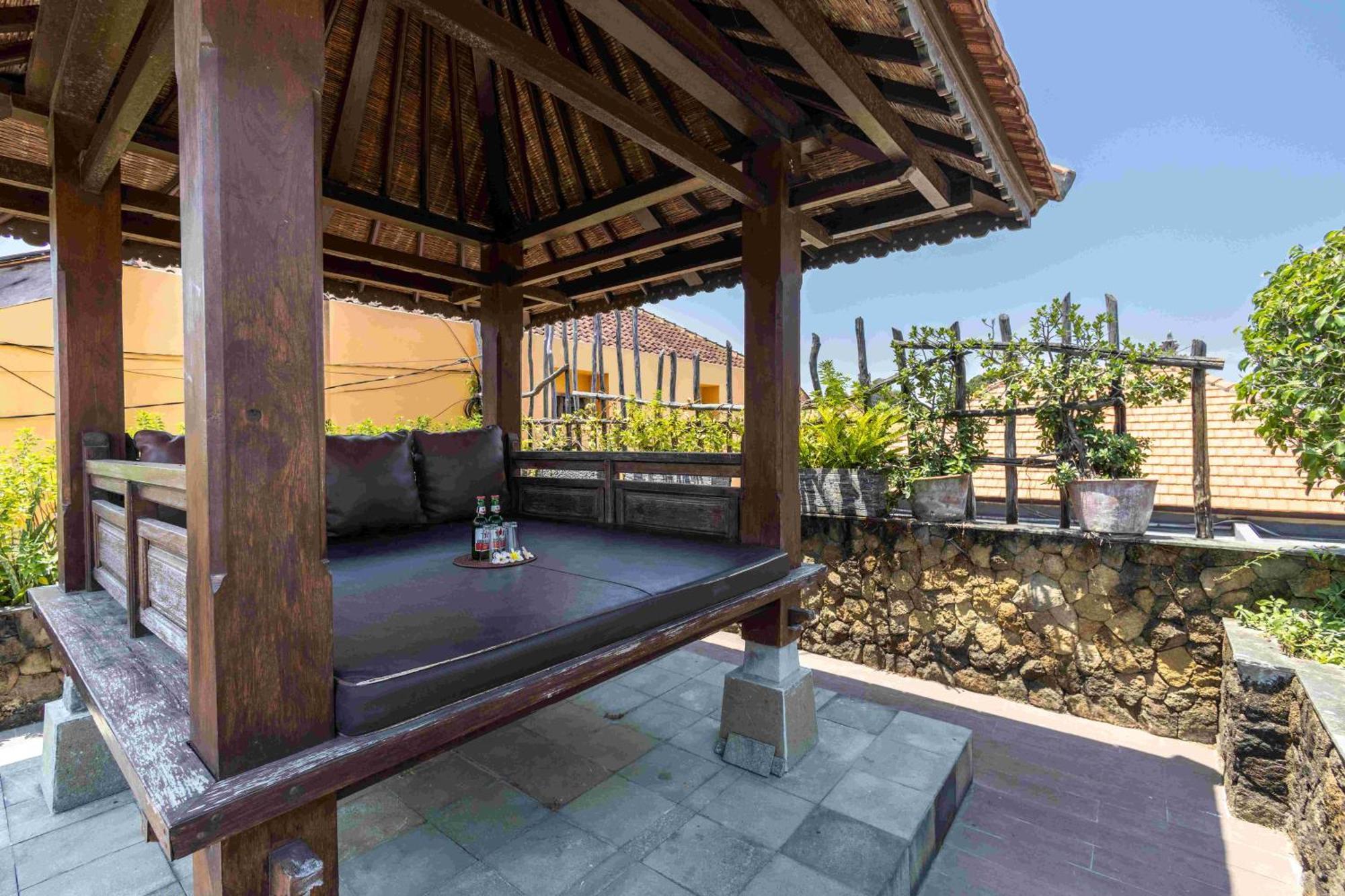 Villa Nesanur - Comfortable & Spacious Beachside Sanur ภายนอก รูปภาพ