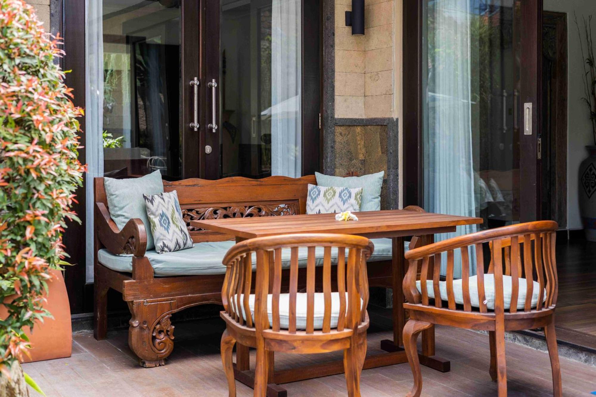 Villa Nesanur - Comfortable & Spacious Beachside Sanur ภายนอก รูปภาพ