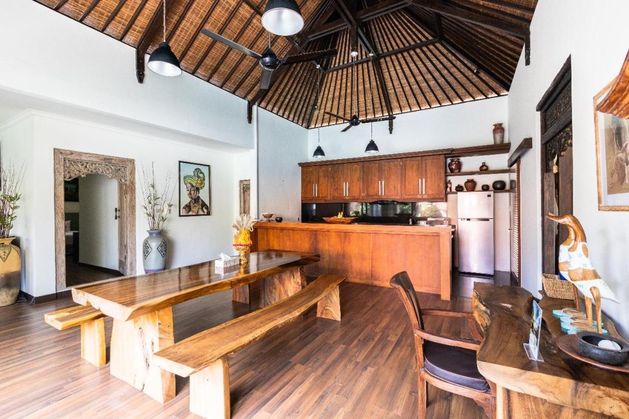 Villa Nesanur - Comfortable & Spacious Beachside Sanur ภายนอก รูปภาพ