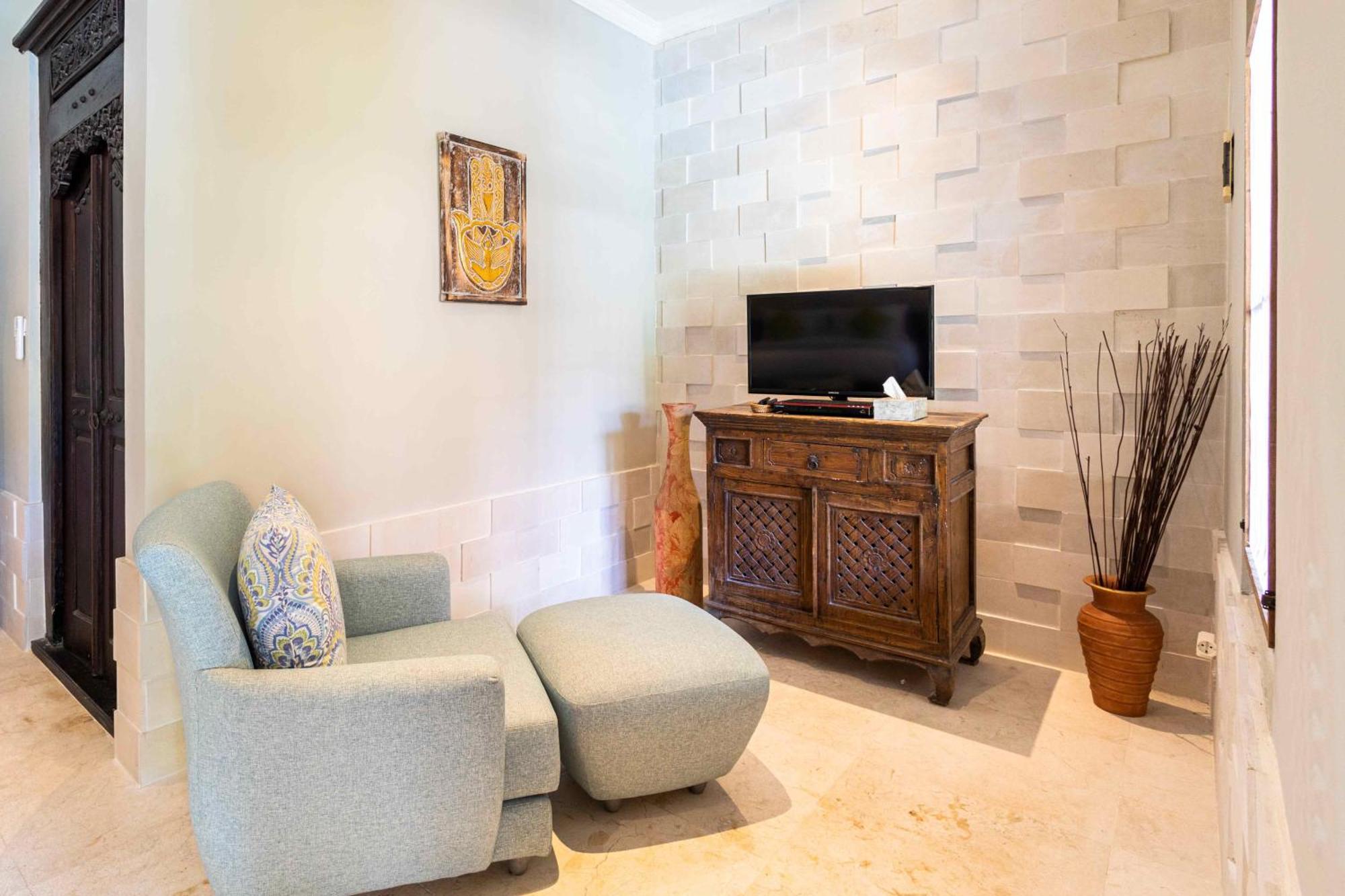 Villa Nesanur - Comfortable & Spacious Beachside Sanur ภายนอก รูปภาพ