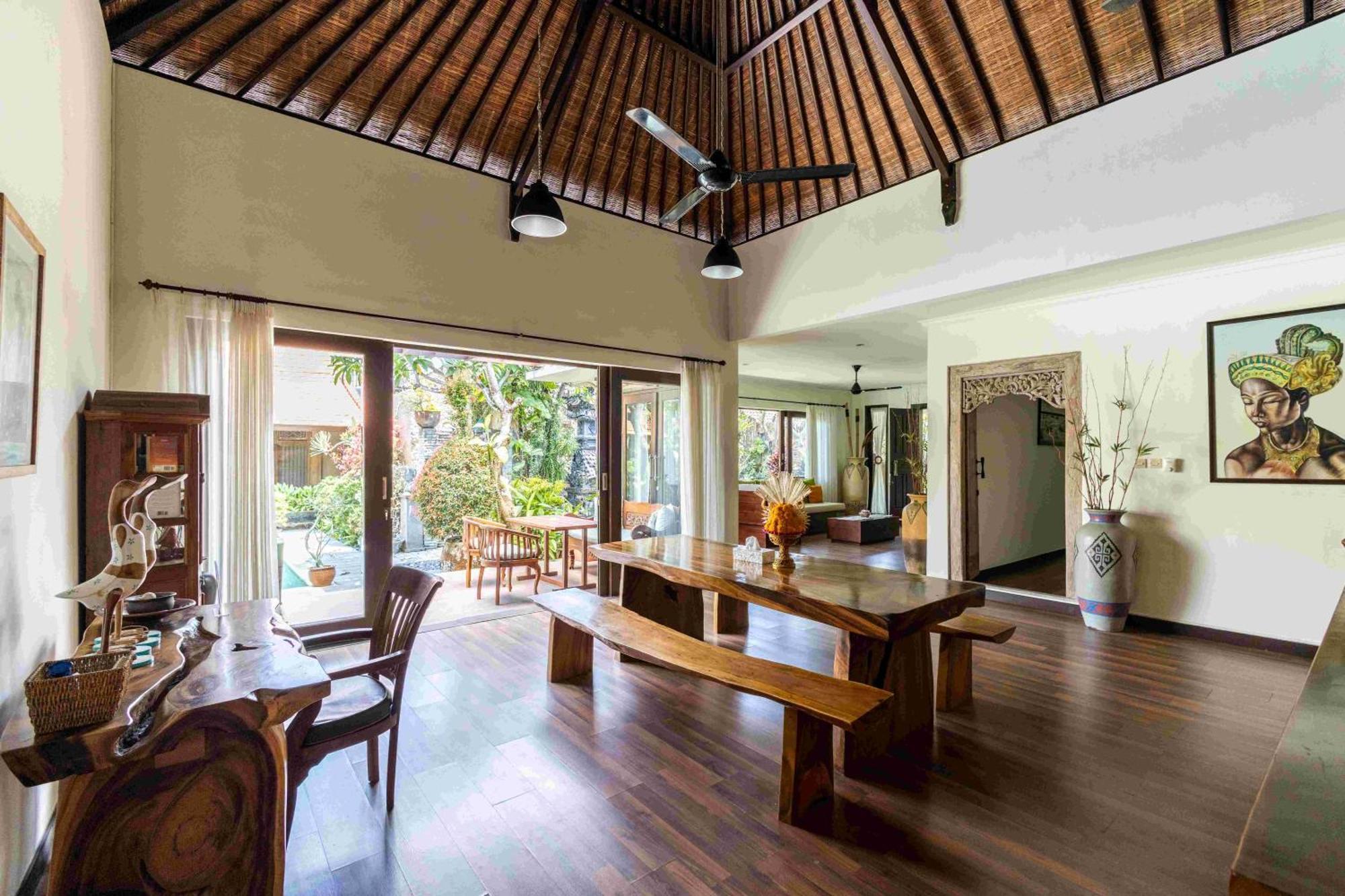 Villa Nesanur - Comfortable & Spacious Beachside Sanur ภายนอก รูปภาพ