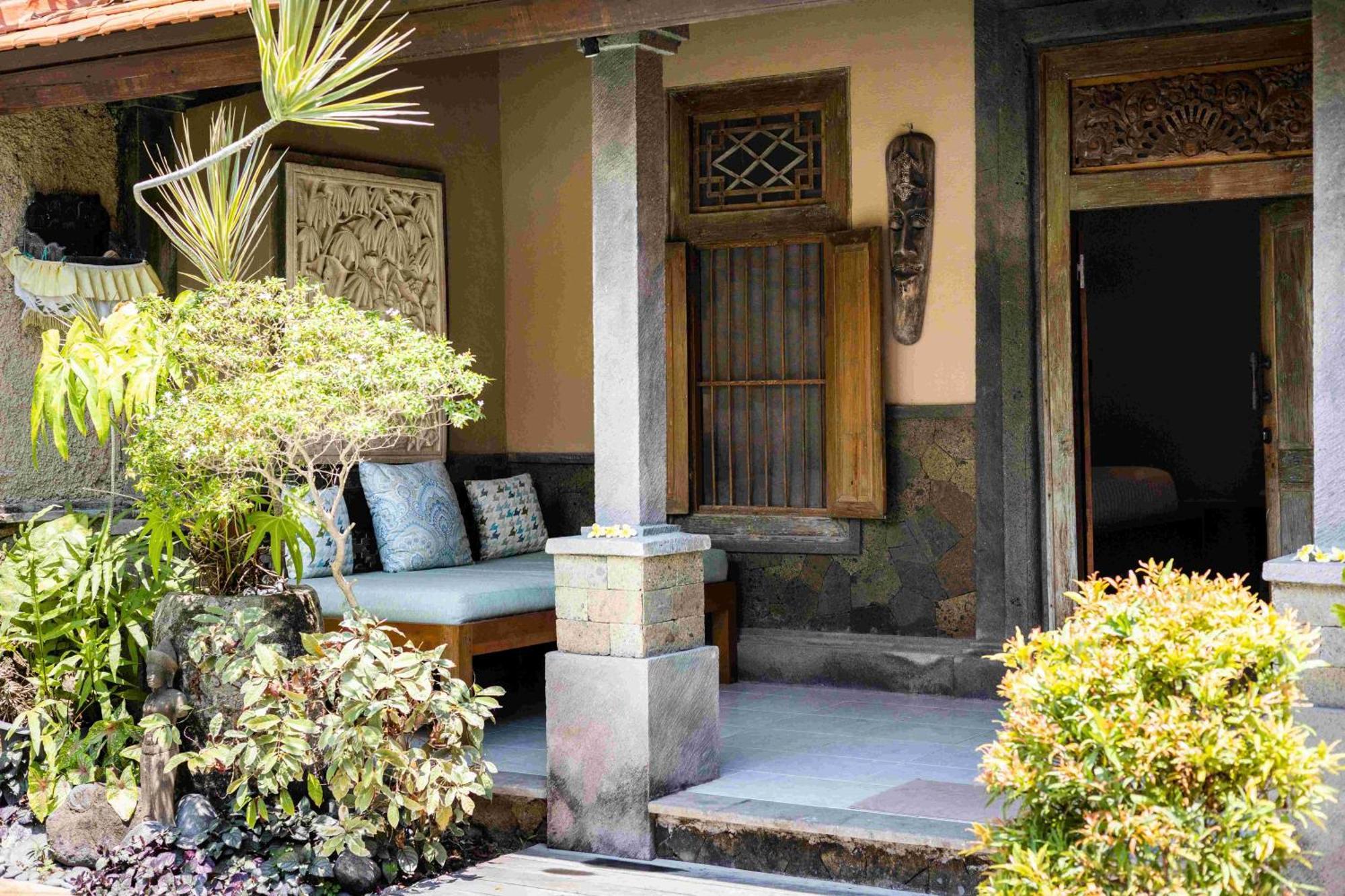 Villa Nesanur - Comfortable & Spacious Beachside Sanur ภายนอก รูปภาพ