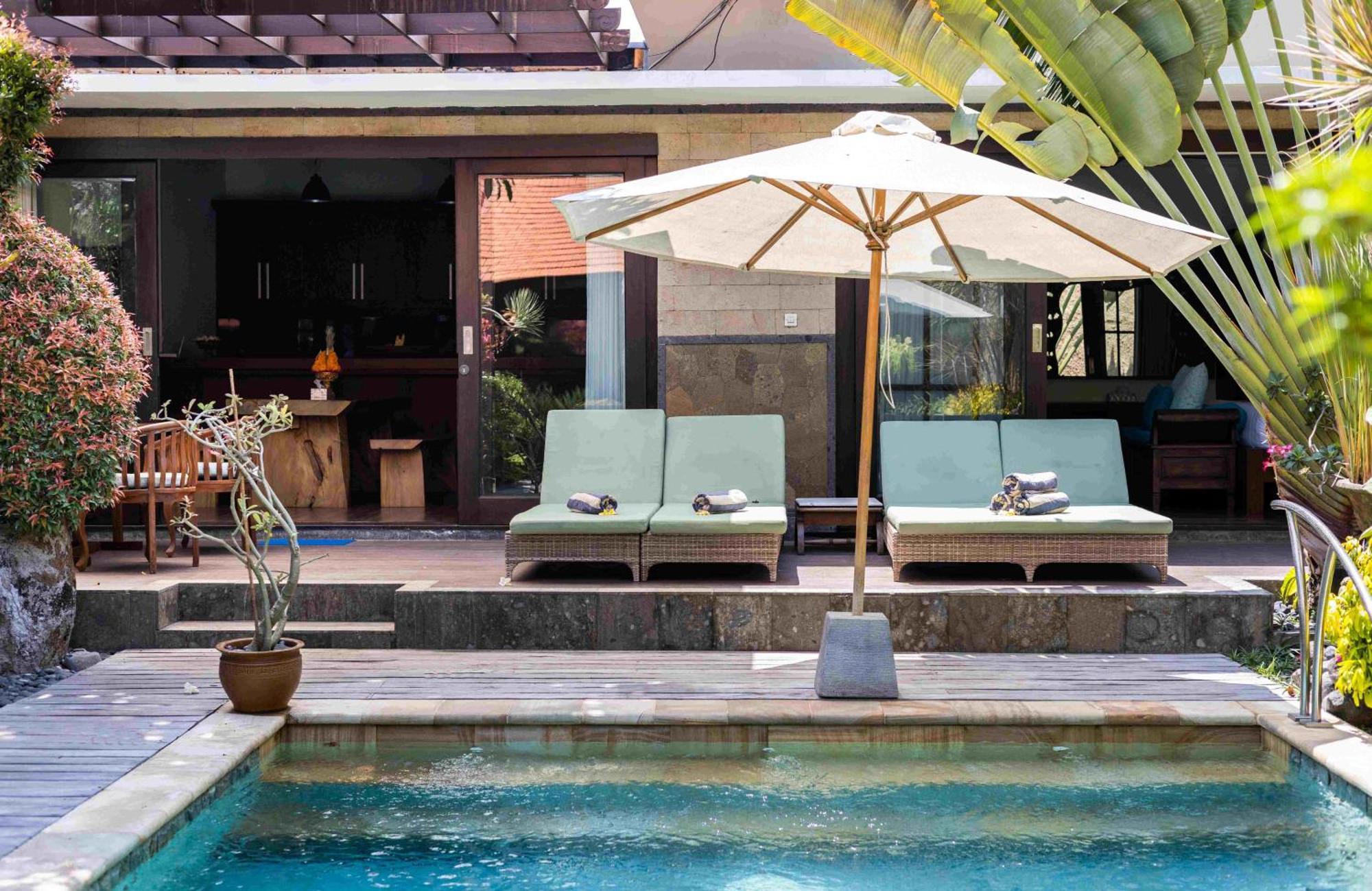 Villa Nesanur - Comfortable & Spacious Beachside Sanur ภายนอก รูปภาพ